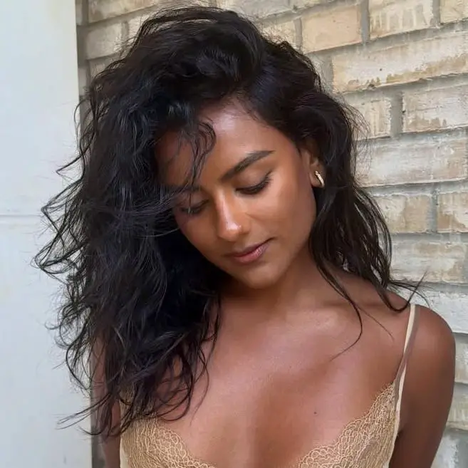 Mid-Back Long Shag With Face-Framing Layers Mid-Back Long Shag With Face-Framing Layers — Simple Haircuts for Wavy Hair