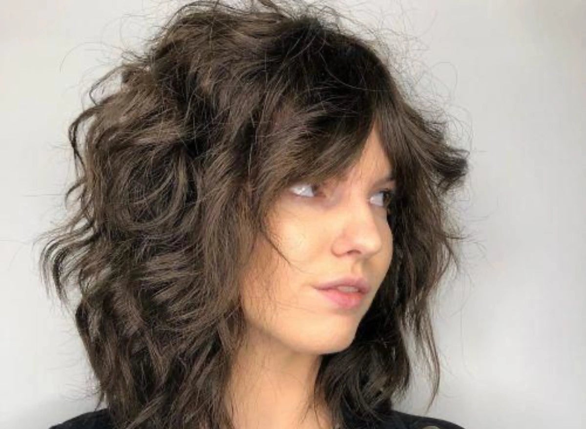 Collarbone Shag With Curtain Bangs Side View Collarbone Shag With Curtain Bangs Side View — Simple Haircuts for Wavy Hair