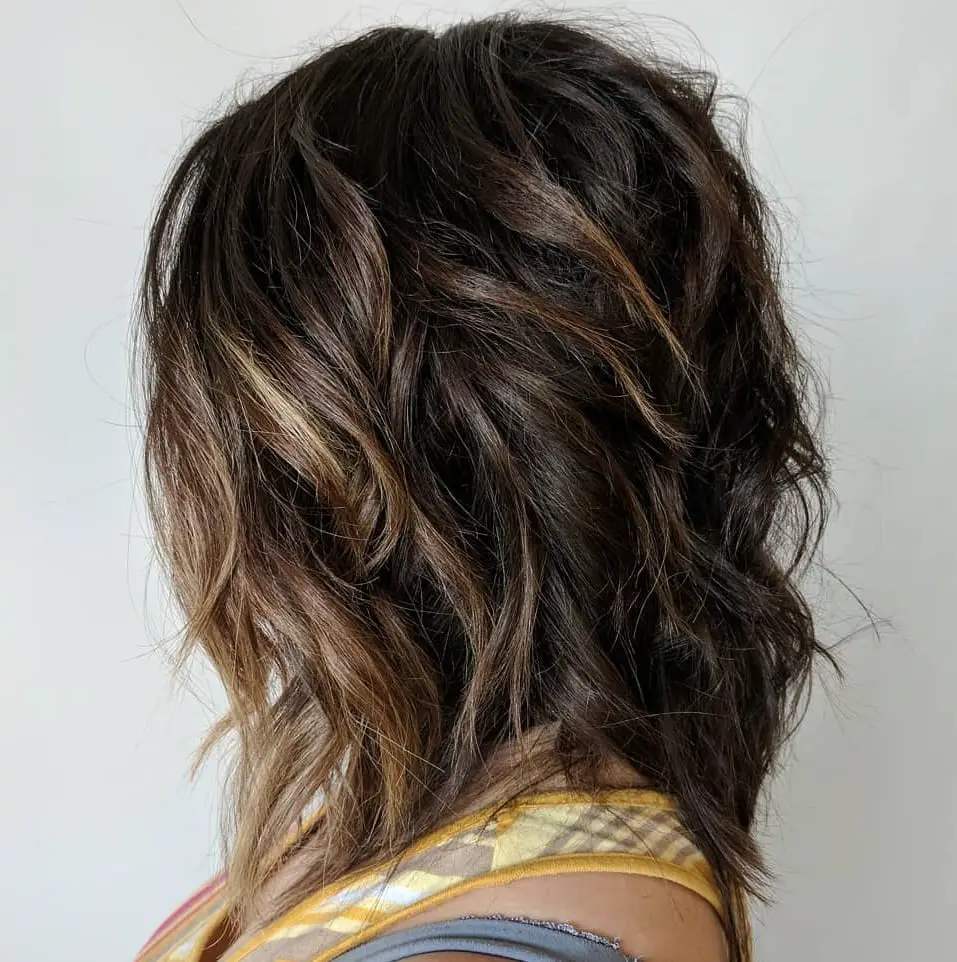 Shoulder Shag With Textured Waves Shoulder Shag With Textured Waves — Simple Haircuts for Wavy Hair