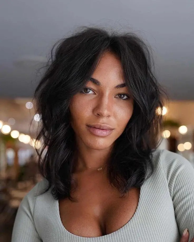 Collarbone Shag With Side Part Collarbone Shag With Side Part — Simple Haircuts for Wavy Hair