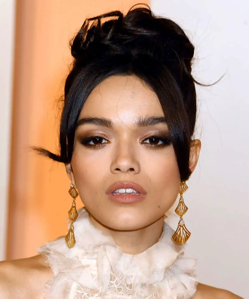 Messy Bun With Face Framing Pieces — Simple Hairstyles for Round Face