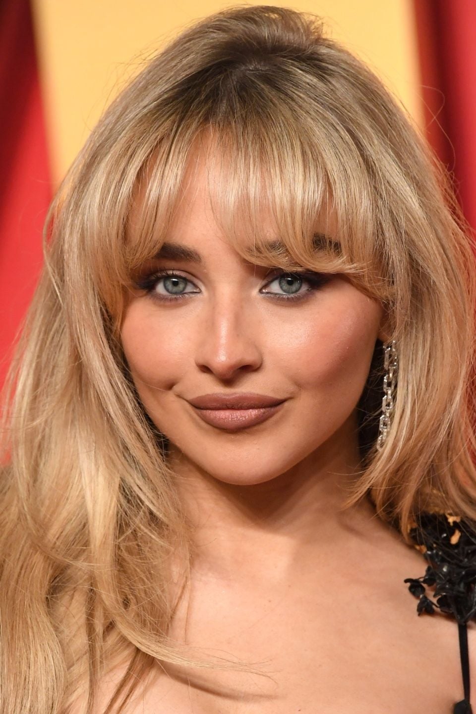 Blonde Shoulder Length Layers With Bangs — Simple Hairstyles for Round Face