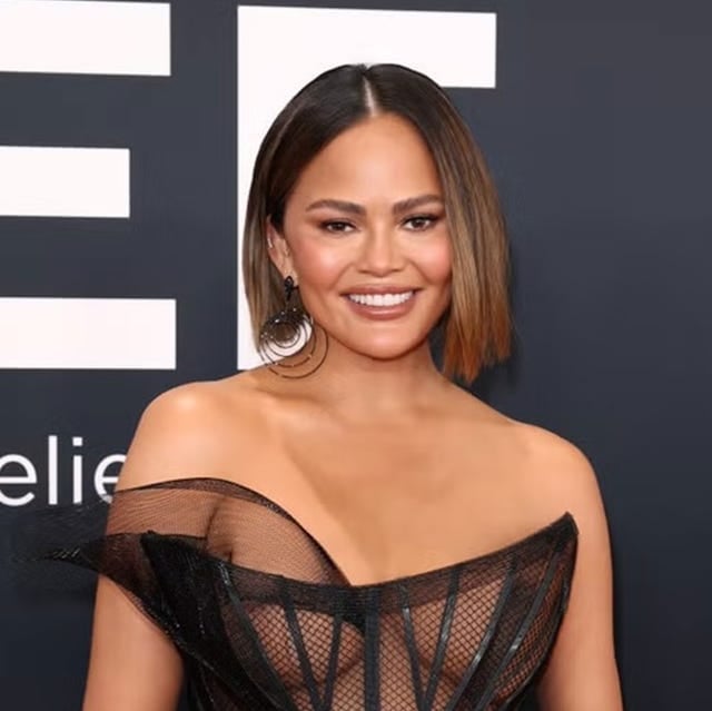 Sleek Dark Brown Bob With Subtle Highlights — Simple Hairstyles for Short Hairs.