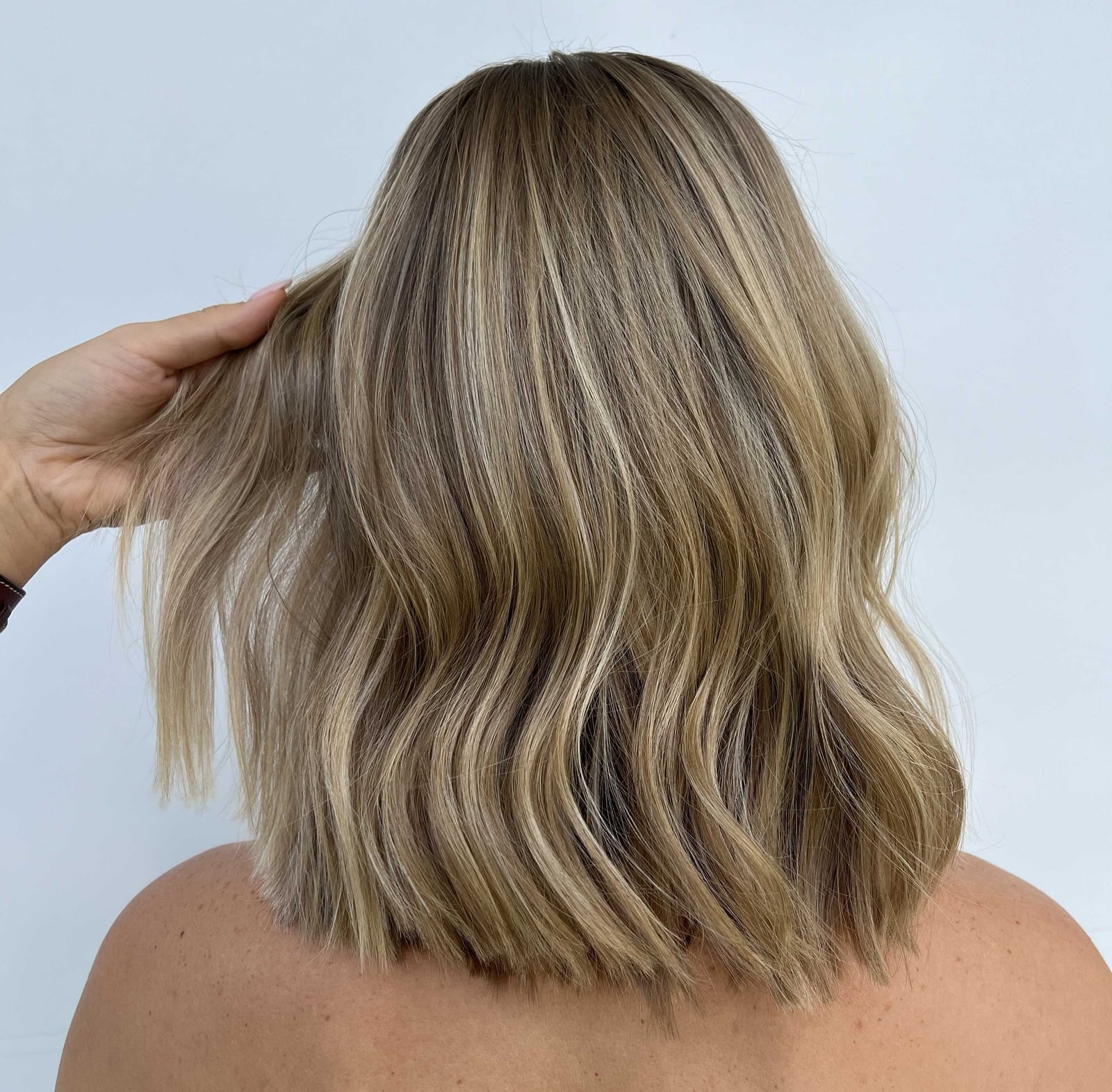 Collarbone Lob With Loose Waves Collarbone Lob With Loose Waves — Simple Hairstyles for Thinning Hair