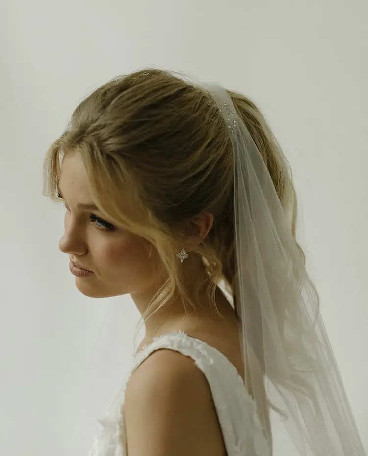 Shoulder Length Blonde Half-Up With Pearls Shoulder Length Blonde Half-Up With Pearls — Simple Hairstyles with Veil