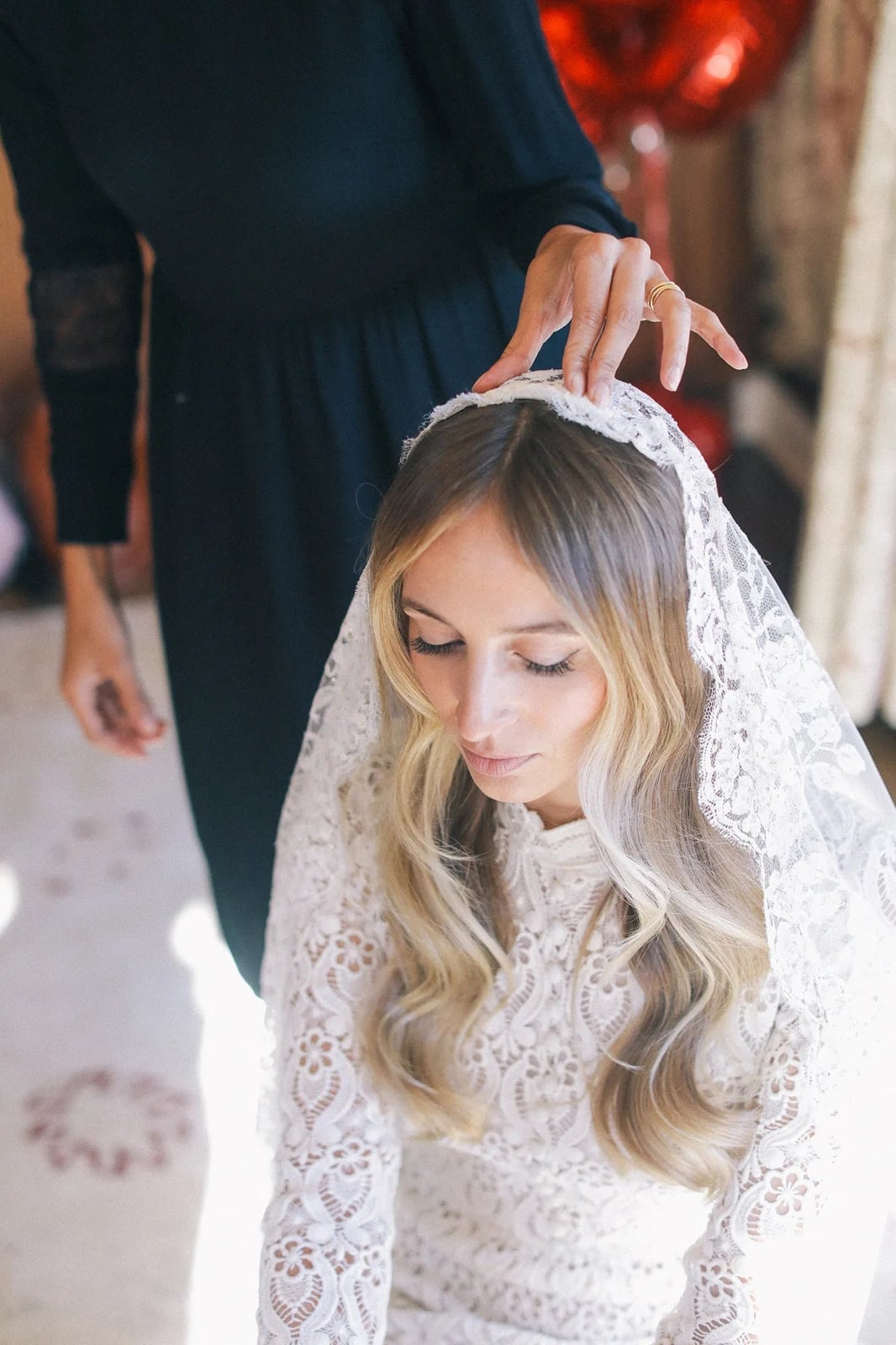 Dark Blonde Mid-Back Waves Air-Dried Dark Blonde Mid-Back Waves Air-Dried — Simple Hairstyles with Veil