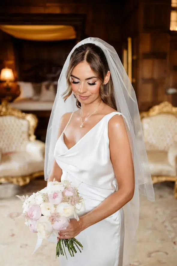 Collarbone Lob With Wispy Bangs And Waves Collarbone Lob With Wispy Bangs And Waves — Simple Hairstyles with Veil