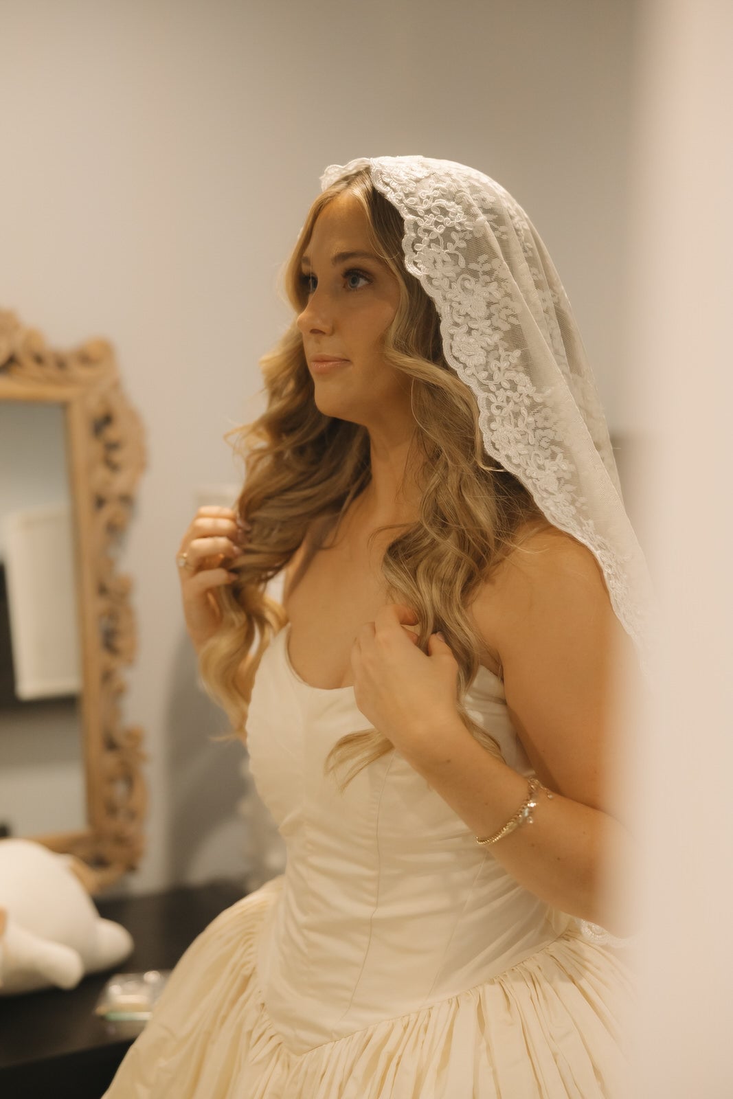 Honey Blonde Mid-Back Waves With Lace Veil Honey Blonde Mid-Back Waves With Lace Veil — Simple Hairstyles with Veil