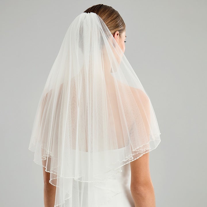 Dark Blonde Low Bun With Beaded Veil Dark Blonde Low Bun With Beaded Veil — Simple Hairstyles with Veil