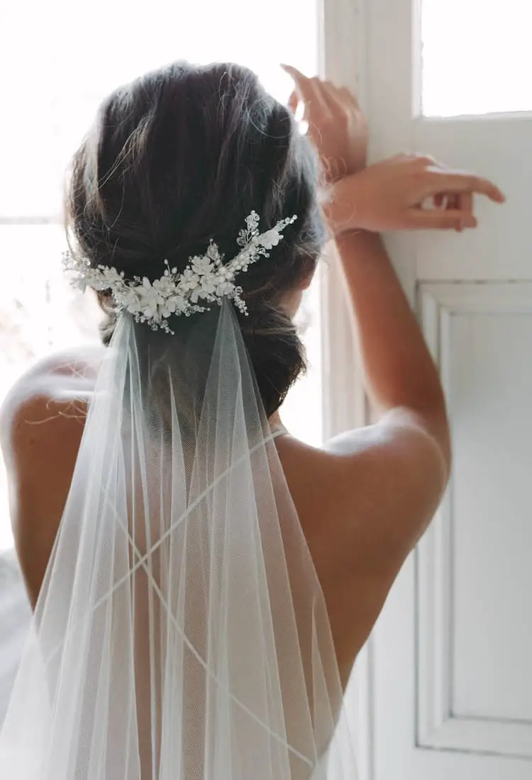 Thick Dark Brown Low Bun With Floral Accessory Thick Dark Brown Low Bun With Floral Accessory — Simple Hairstyles with Veil