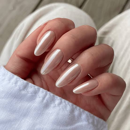 Medium-long Almond Sheer Nude Pearlescent Nails — Simple Hand Nails