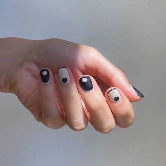 Short Square Glossy Black White Geometric Dot Nails — Simple Hand Nails