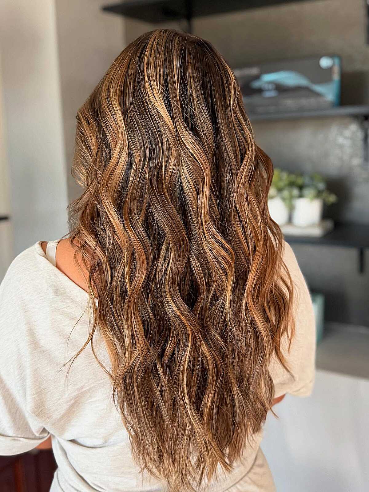 Mid-Back Waves With Caramel And Blonde Highlights, Wavy Mid-Back Waves With Caramel And Blonde Highlights, Wavy — Simple Highlights