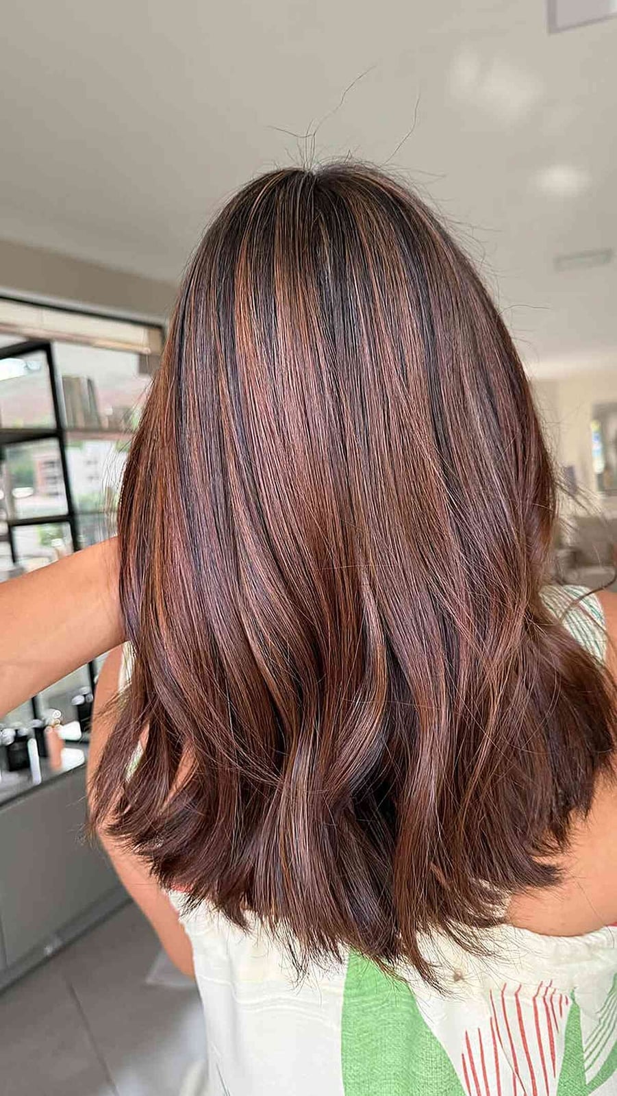 Collarbone Waves With Blonde And Copper Highlights, Wavy Collarbone Waves With Blonde And Copper Highlights, Wavy — Simple Highlights