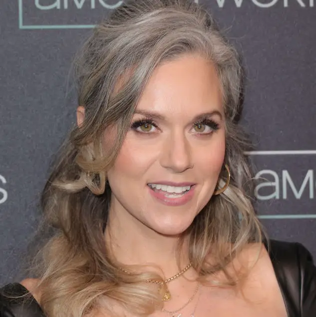 Collarbone Waves With Gray Highlights Collarbone Waves With Gray Highlights — Simple Highlights