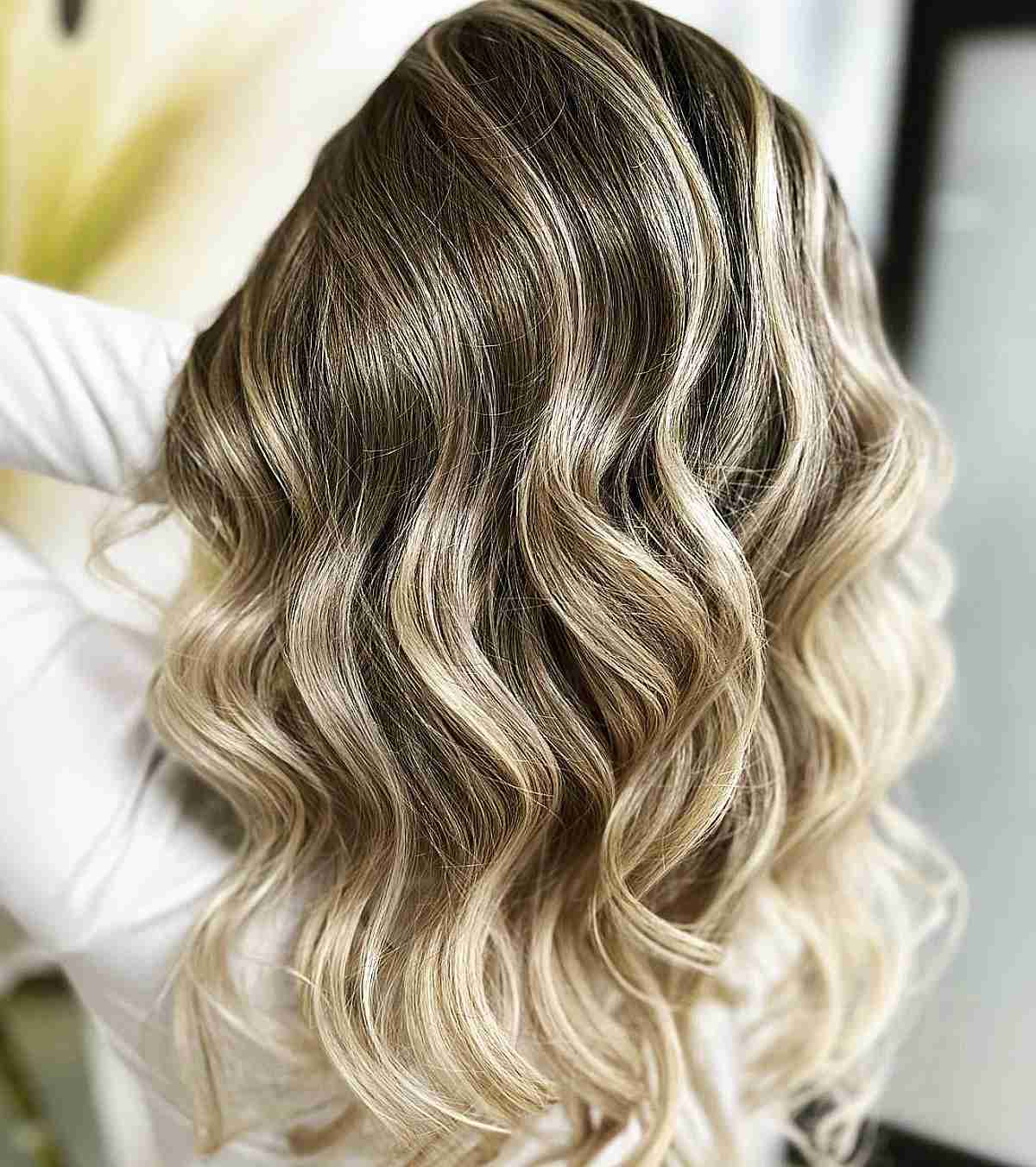 Mid-Back Blonde With Dimensional Highlights Side Part — Simple Highlights on Blonde
