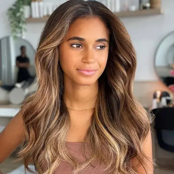 Golden Blonde Mid-Back With Face-Framing Layers, Close-Up Take — Simple Highlights on Blonde