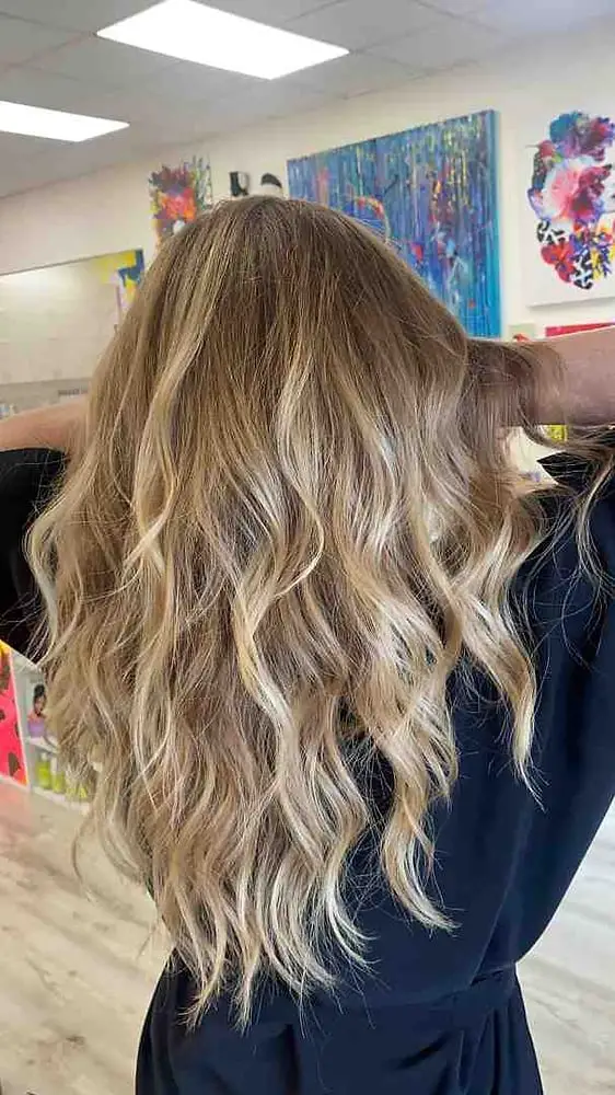 Long Platinum Blonde With Subtle Highlights — Simple Highlights on Blonde