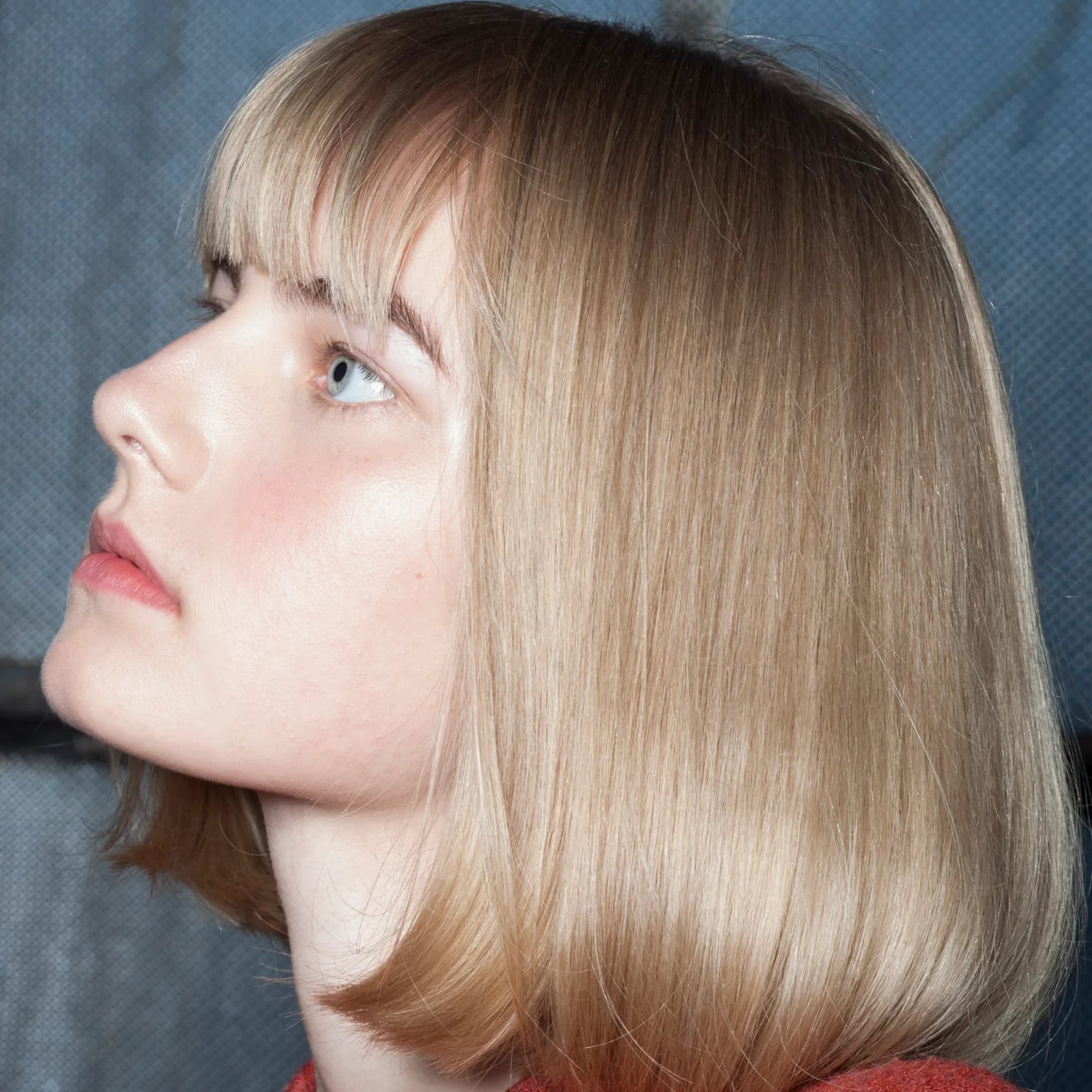 Chin Length Blunt Bob With Blunt Bangs — Simple Highlights on Blonde