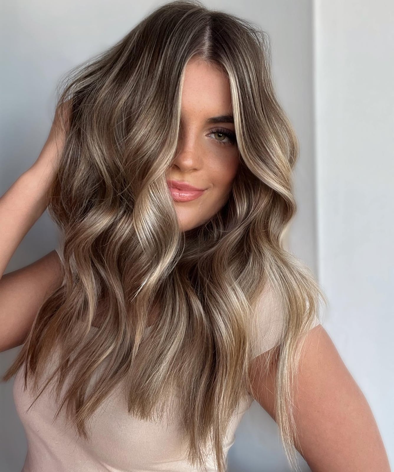 Mid-Back Wavy Blowout No Bangs — Simple Highlights on Blonde