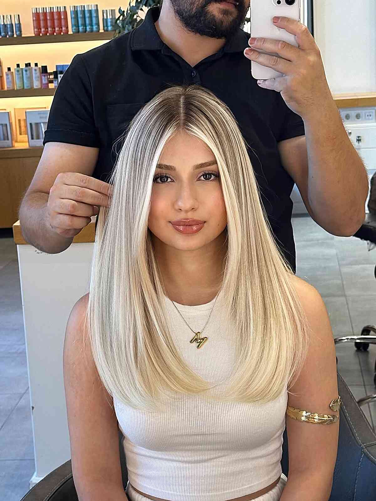 Collarbone Ash Blonde With Platinum Highlights and Curtain Bangs Collarbone Ash Blonde With Platinum Highlights and Curtain Bangs — Simple Highlights on Blonde Hair