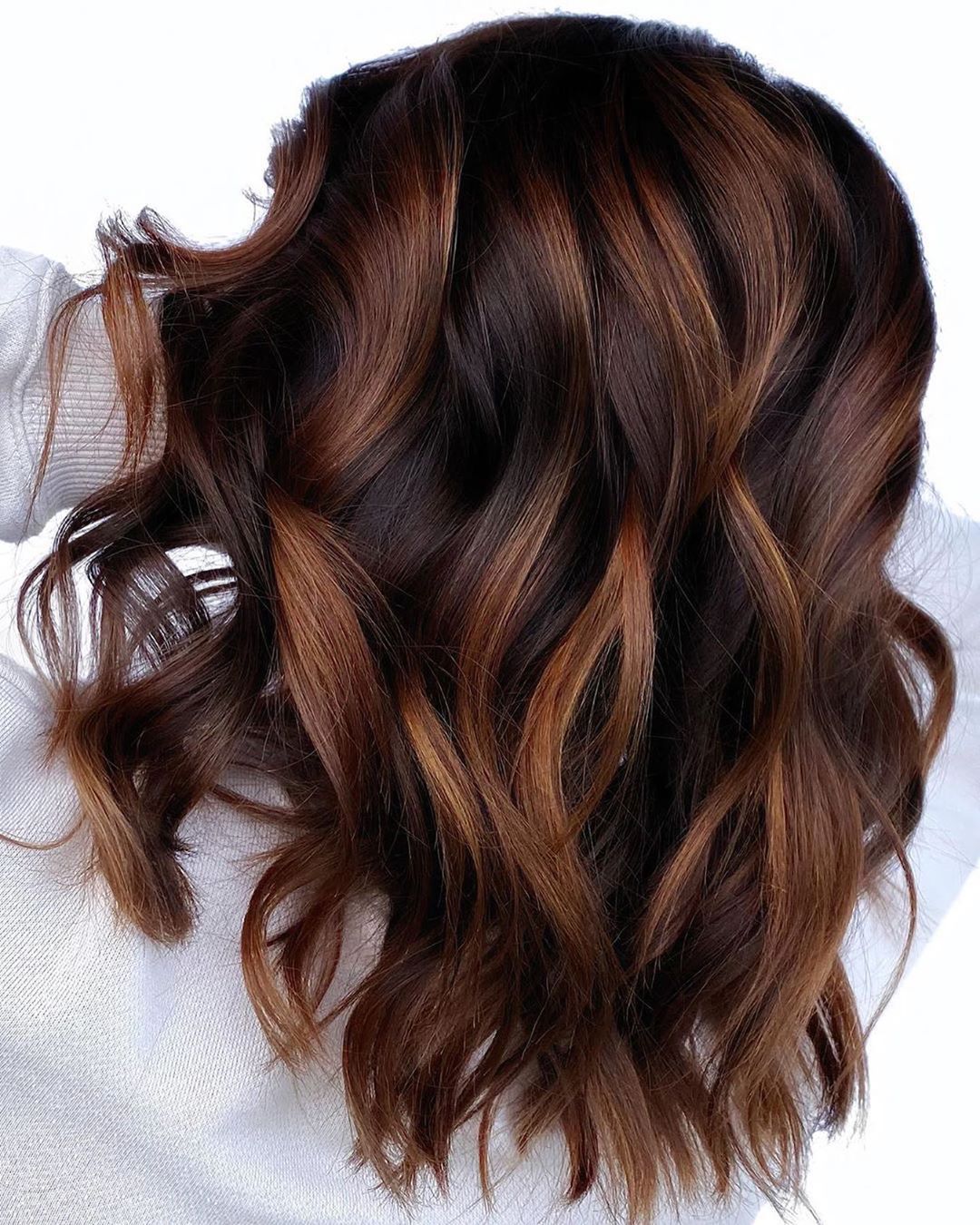 Mid-Back With Copper Auburn Highlights, Wavy Mid-Back With Copper Auburn Highlights, Wavy — Simple Highlights on Dark Hair