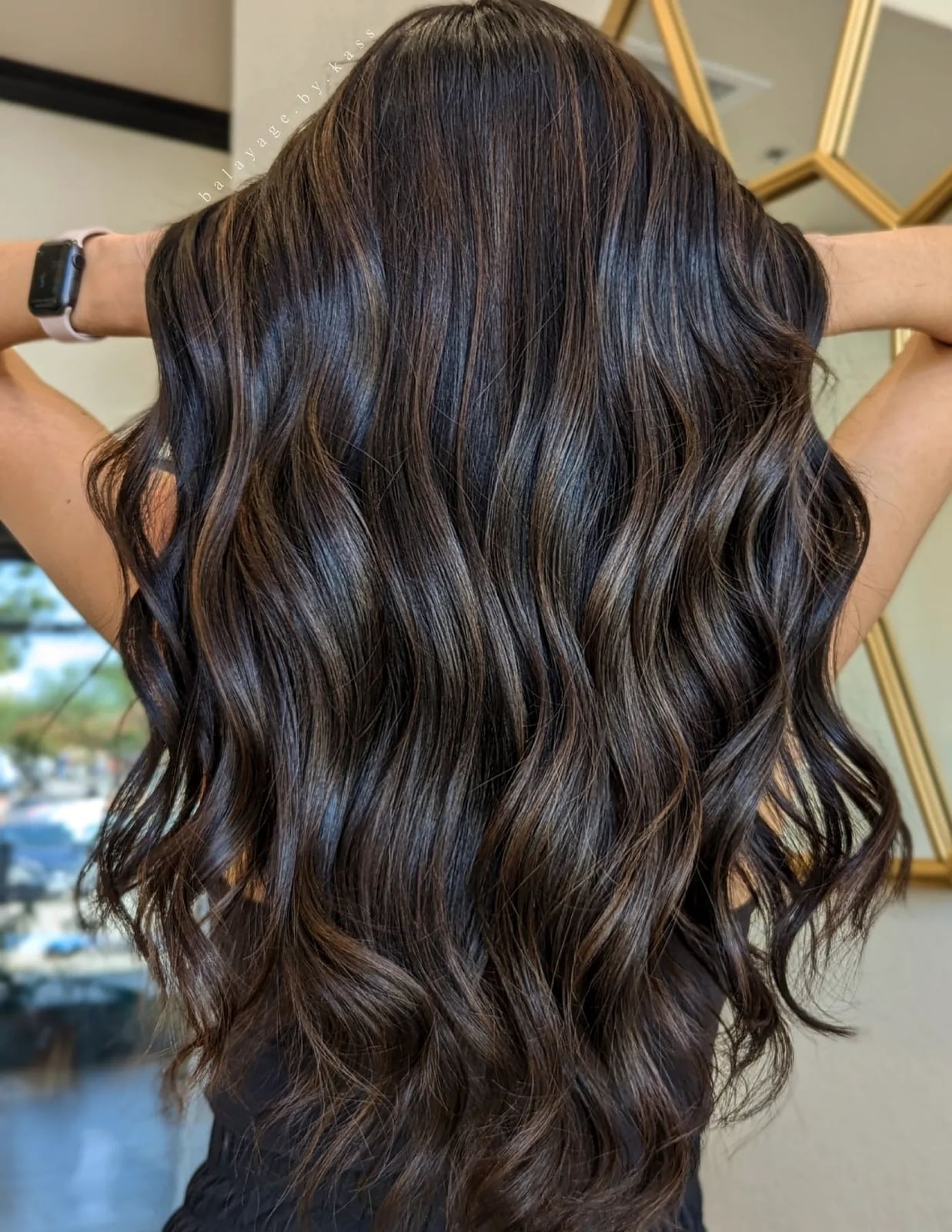 Collarbone Dark Brown With Subtle Highlights, Close-Up Take Collarbone Dark Brown With Subtle Highlights, Close-Up Take — Simple Highlights on Dark Hair