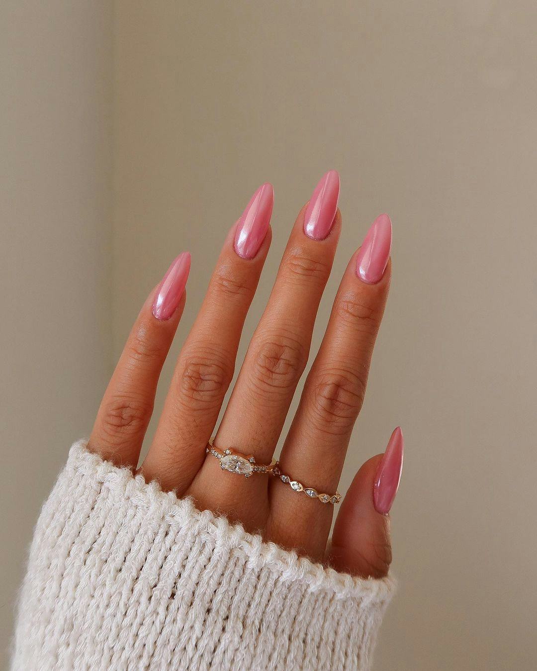 Pink Pearlescent Chrome Almond Nails Pink Pearlescent Chrome Almond Nails — Simple Holographic Nails