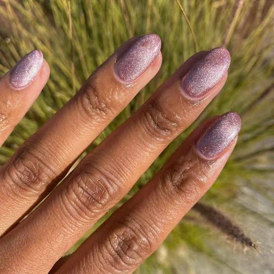 Holographic Cat-Eye Pink Nails with Heart Holographic Cat-Eye Pink Nails with Heart — Simple Holographic Nails