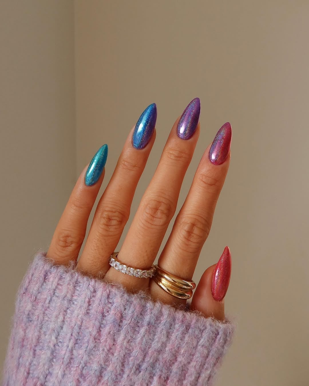 Holographic Gradient Almond Nails Holographic Gradient Almond Nails — Simple Holographic Nails