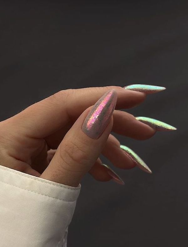Iridescent Pink Green Blue Chrome Stiletto Nails Iridescent Pink Green Blue Chrome Stiletto Nails — Simple Holographic Nails