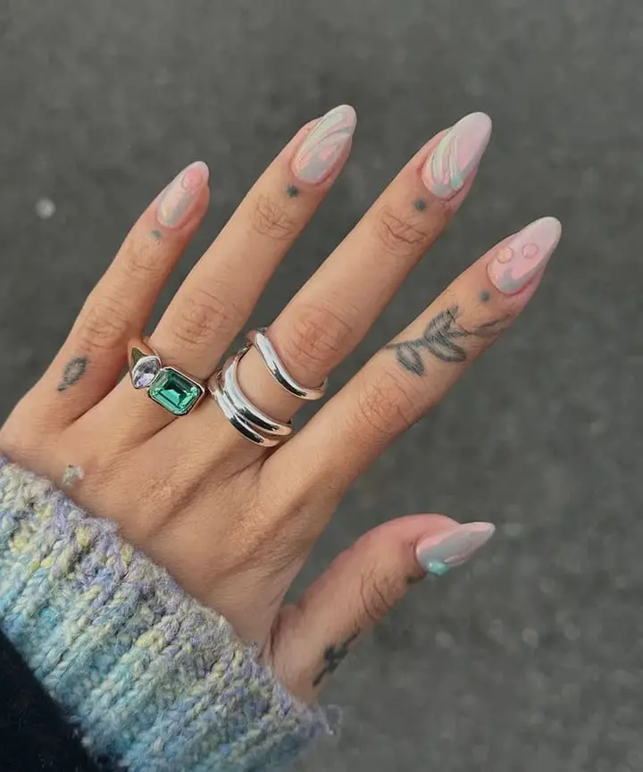 Holographic Rainbow Stripe Chrome Nails Holographic Rainbow Stripe Chrome Nails — Simple Holographic Nails