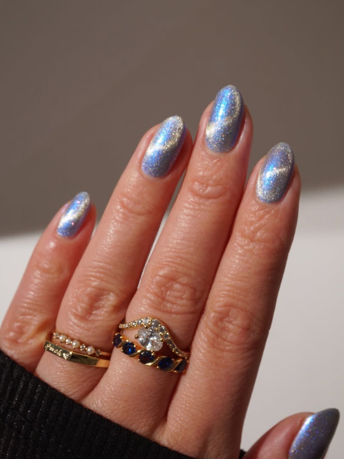 Pale Blue Holographic Shimmer Nails Pale Blue Holographic Shimmer Nails — Simple Holographic Nails
