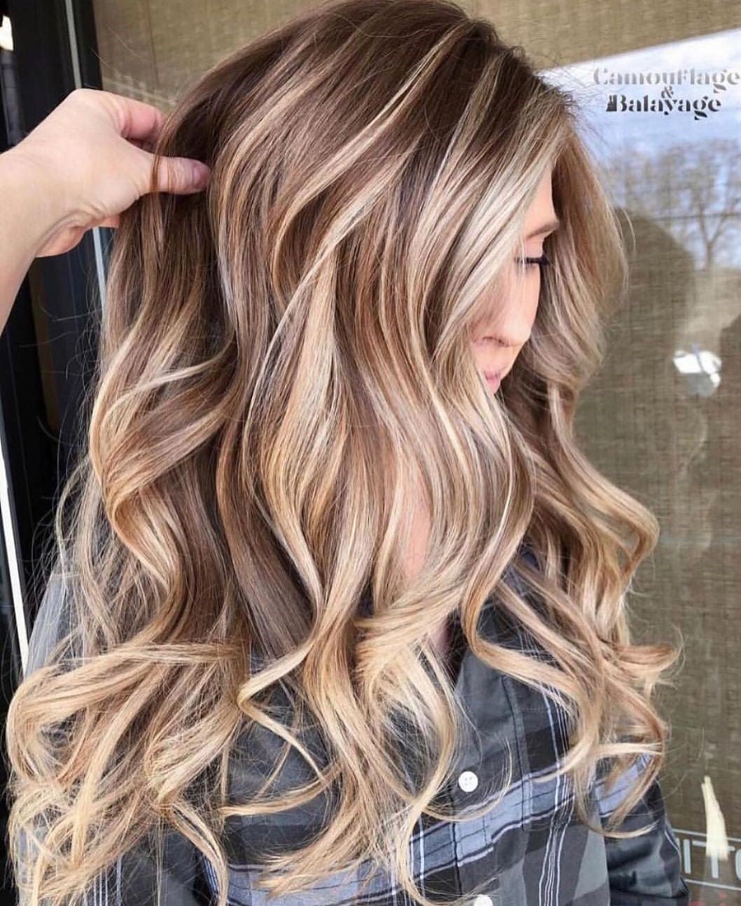 Voluminous Honey Blonde Balayage With Loose Waves — Simple Honey Balayage