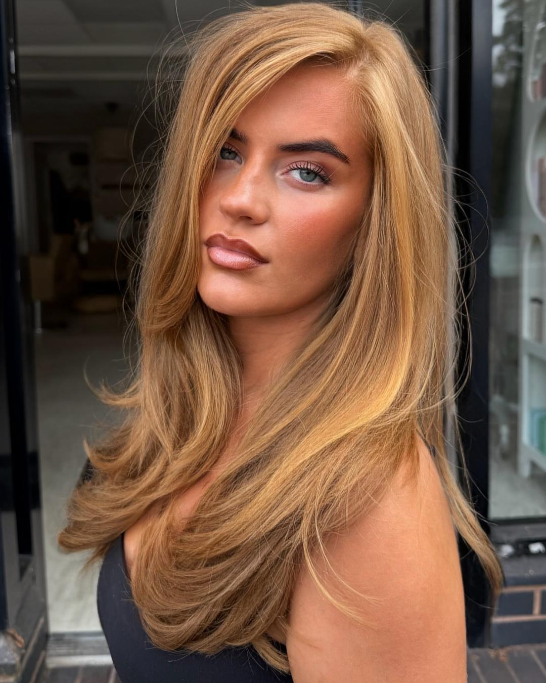 2000s Honey Blonde: Balance Warmth and Avoid Brass