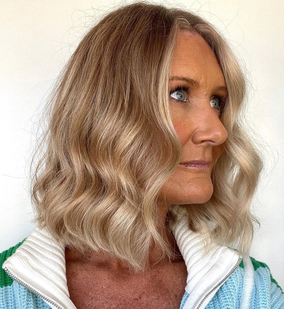 Collarbone Bob With Honey Blonde Waves — Simple Honey Blonde