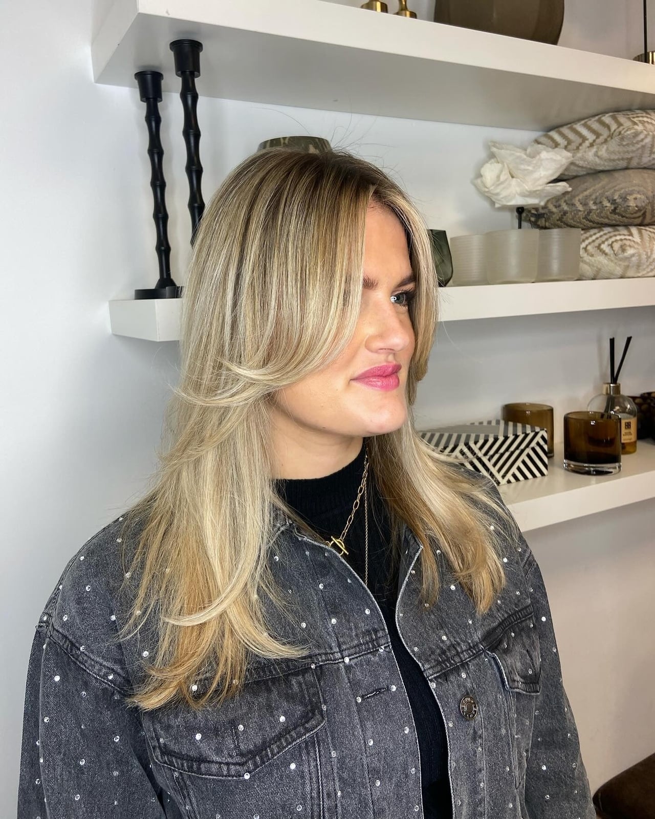 Collarbone Wavy Blowout With Bangs — Simple Honey Blonde