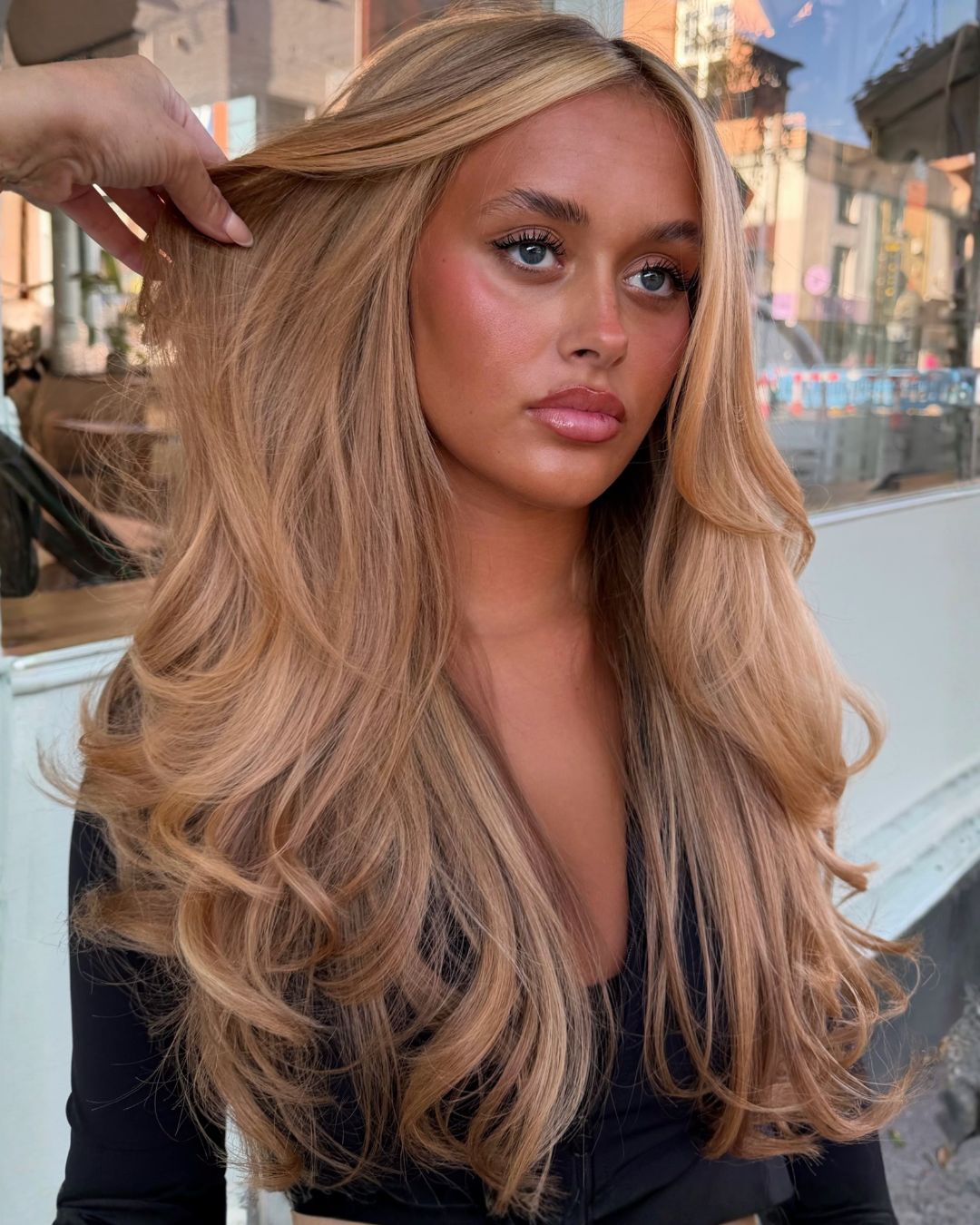 Mid-Back Wavy Hair In Muted Honey — Simple Honey Blonde