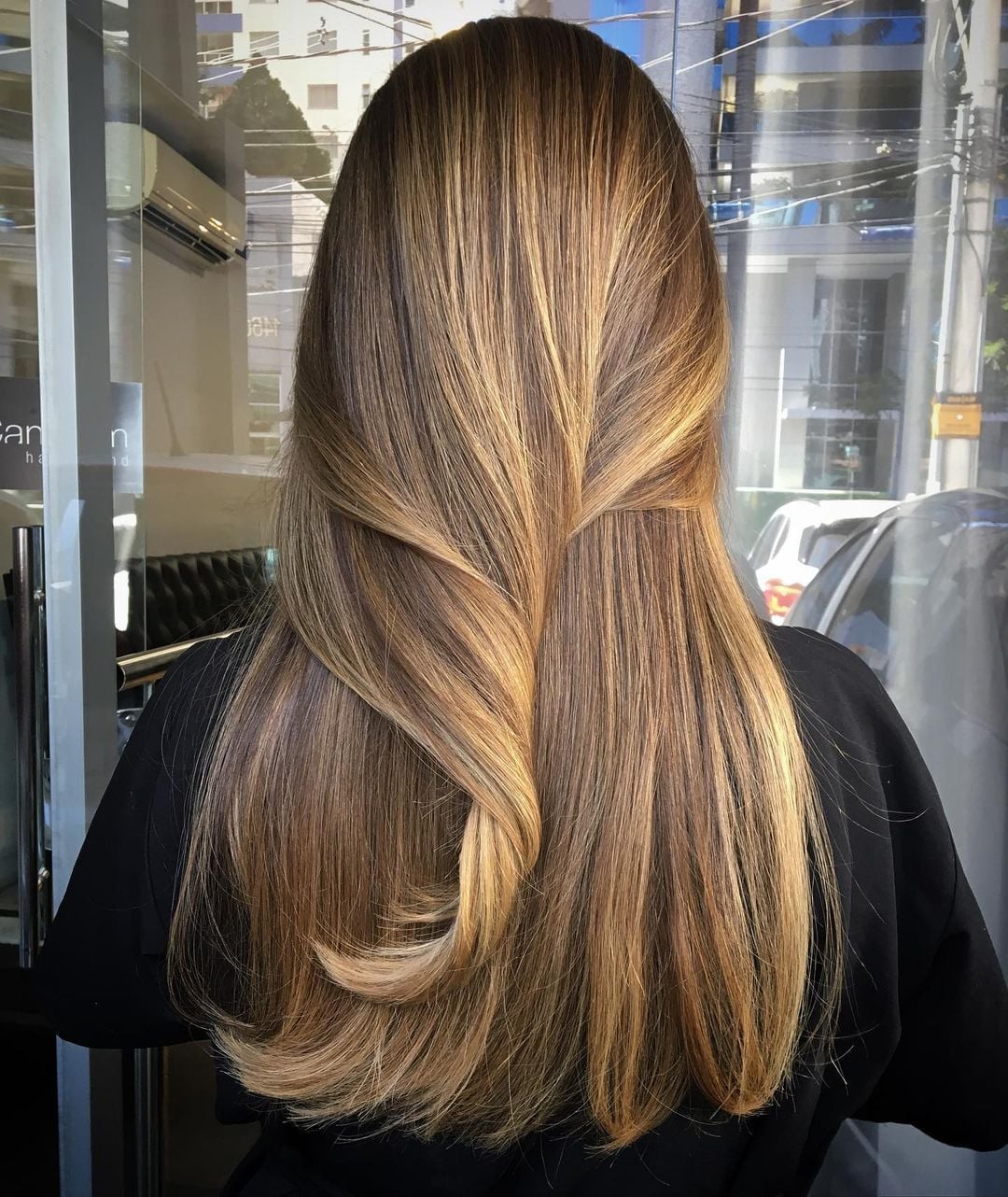 Mid-Back Brown With Subtle Honey Blonde Blend Mid-Back Brown With Subtle Honey Blonde Blend — Simple Honey Highlights