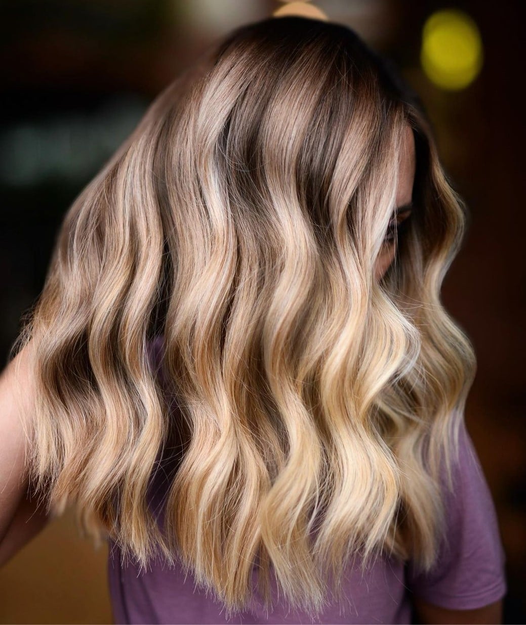 Mid-Back Honey Blonde Base With Lighter Highlights, Close-Up Take Mid-Back Honey Blonde Base With Lighter Highlights, Close-Up Take — Simple Honey Highlights