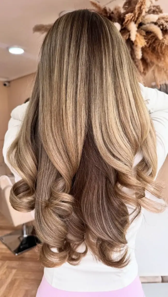 Mid-Back Toasted Caramel Blonde With Honey Highlights Mid-Back Toasted Caramel Blonde With Honey Highlights — Simple Honey Highlights