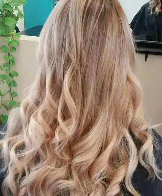 Collarbone Lob With Honey Highlights And Curtain Bangs, Wavy Collarbone Lob With Honey Highlights And Curtain Bangs, Wavy — Simple Honey Highlights