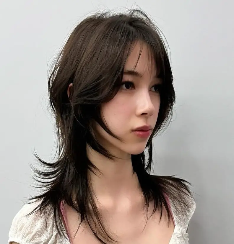 Lace Trim Top Accentuates Hush Cut Style — Simple Hush Cut
