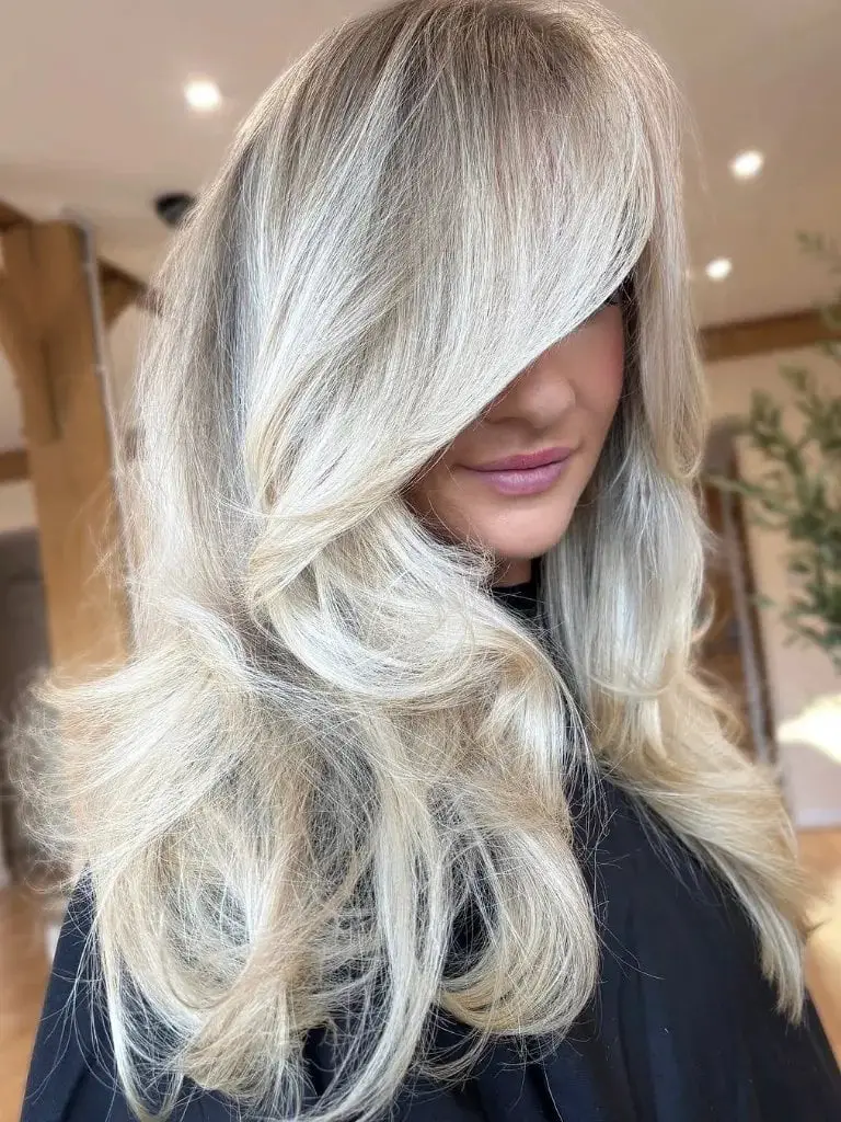 Mid-Back Wavy Platinum Blonde Blowout Mid-Back Wavy Platinum Blonde Blowout — Simple Icy Blonde