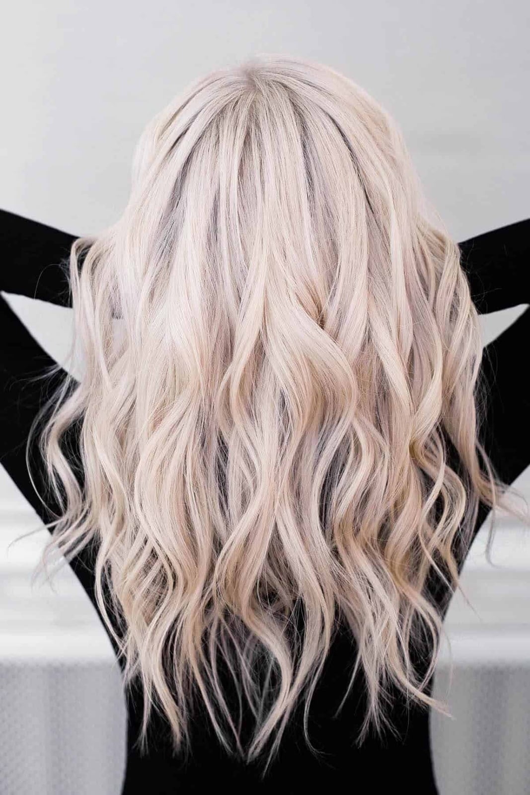 Mid-Back Platinum Blonde Wavy Texture, Layers Mid-Back Platinum Blonde Wavy Texture, Layers — Simple Icy Blonde