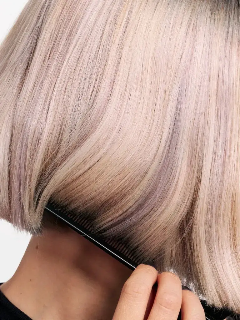 Extreme Platinum Chin Bob Sleek Style Extreme Platinum Chin Bob Sleek Style — Simple Icy Blonde