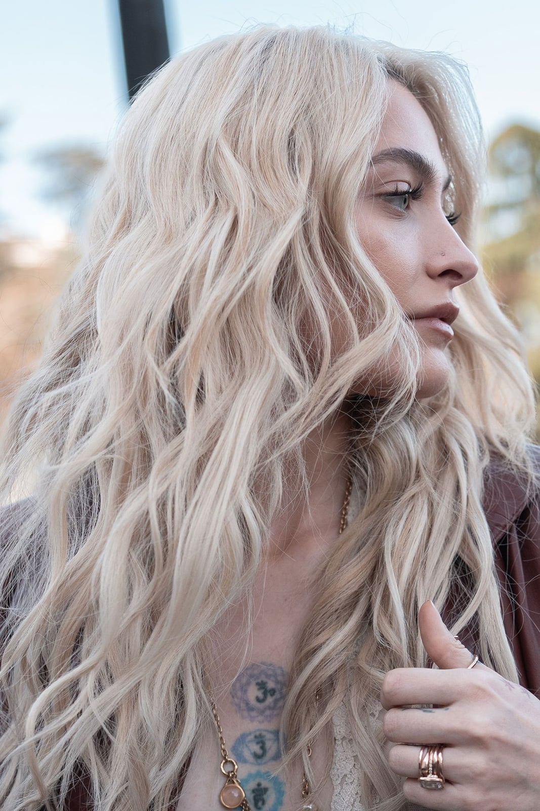 Shoulder Length Ash Platinum Blend Shoulder Length Ash Platinum Blend — Simple Icy Blonde