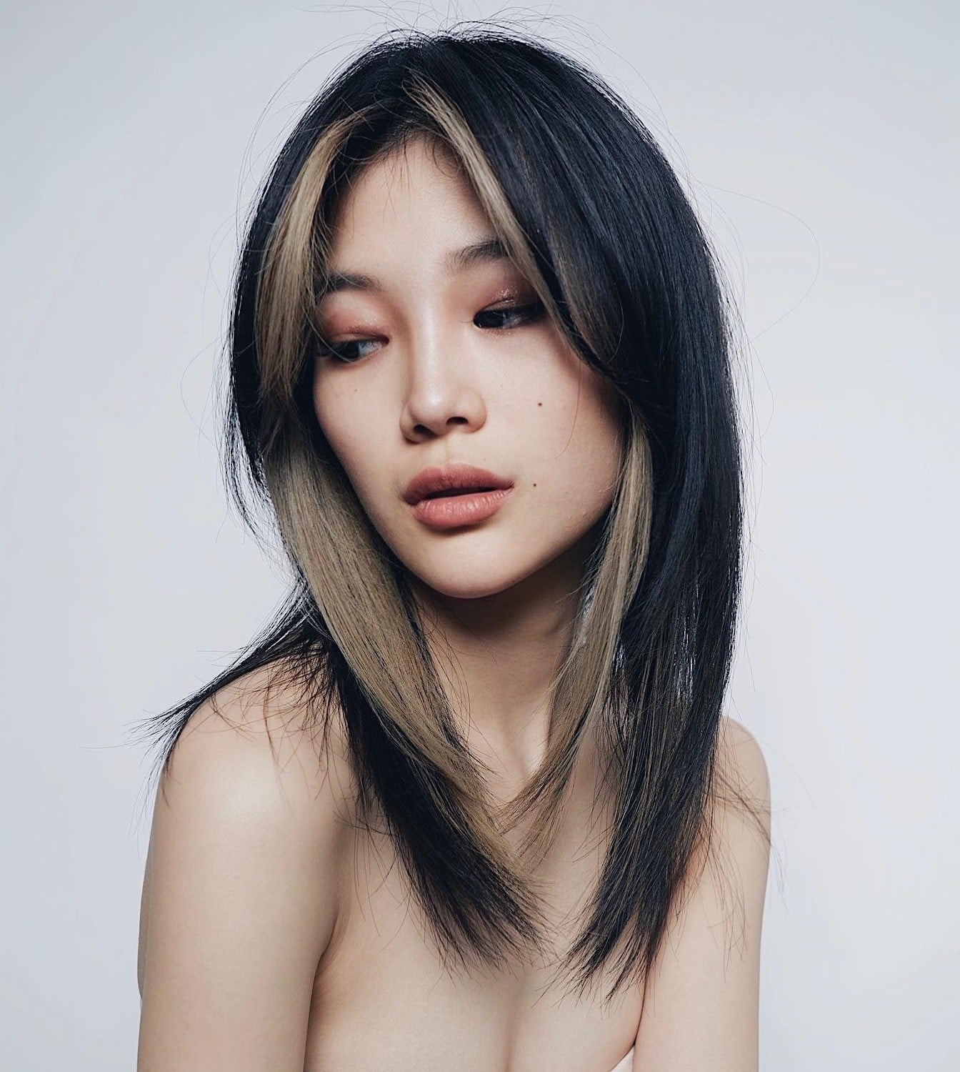 Collarbone Black Bob With Blonde Money Piece — Simple Japanese Hair