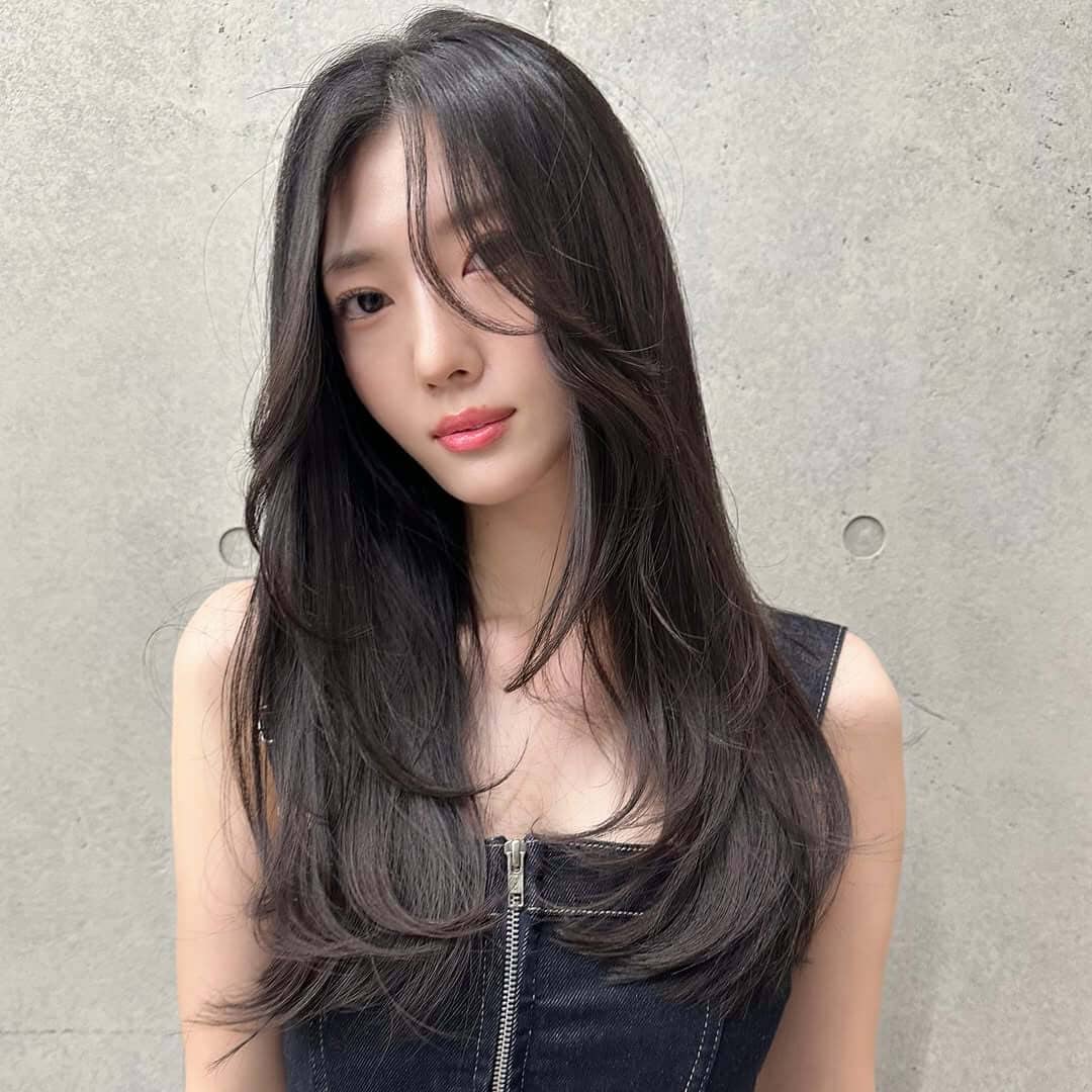 Mid-Back Length Dark Brown Layers — Simple Japanese Hair
