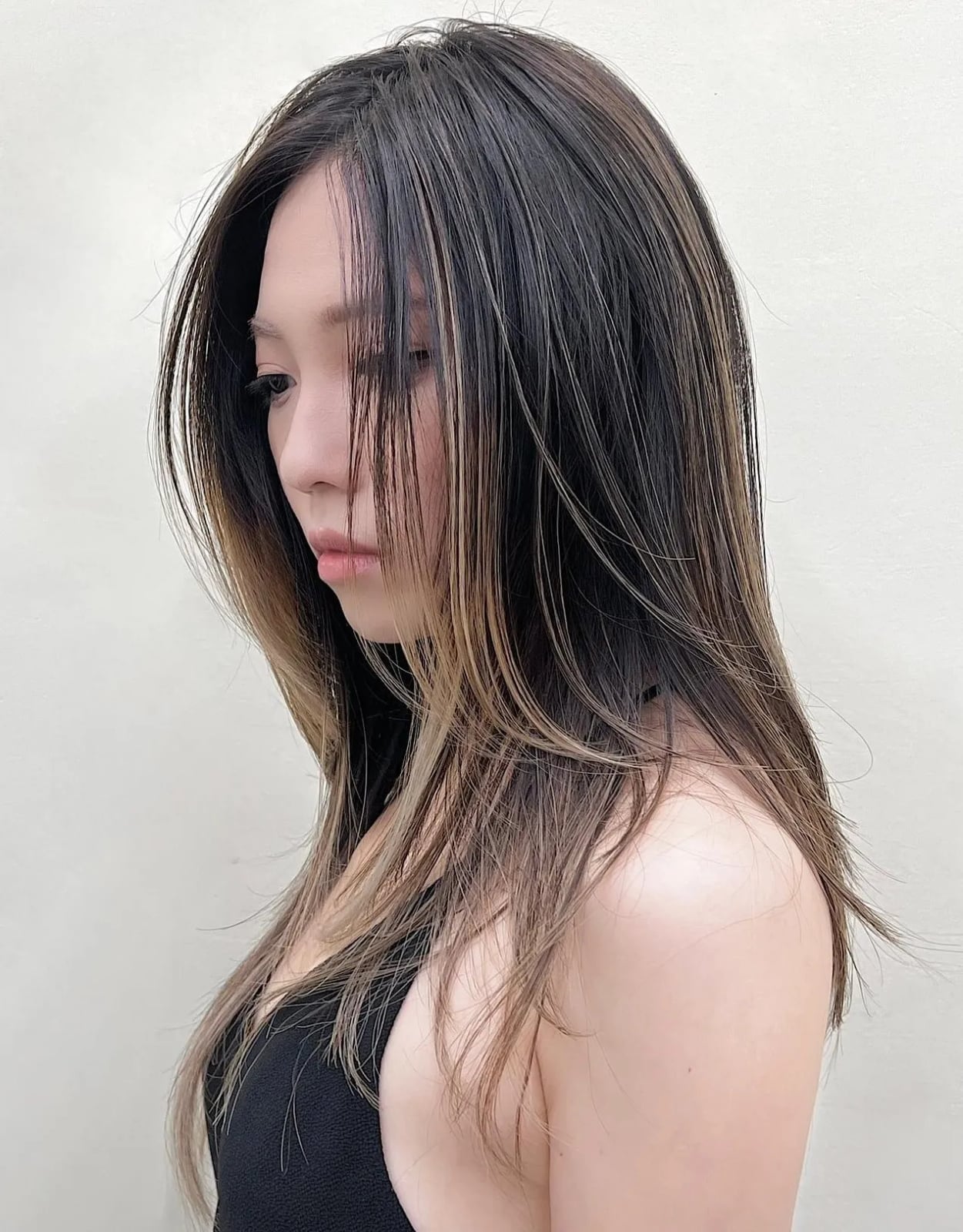 Mid-Back Straight Hair With Wispy Bangs — Simple Japanese Hair